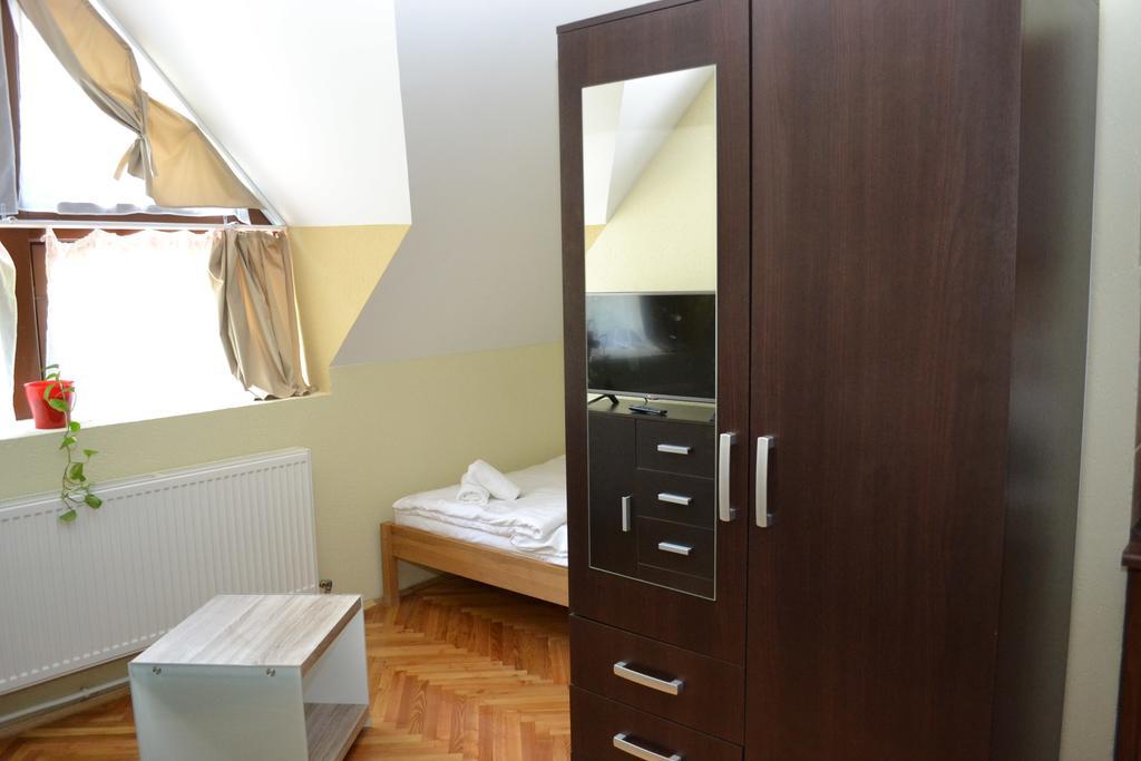 Ezuestfenyo Hotel Telkibánya Eksteriør billede