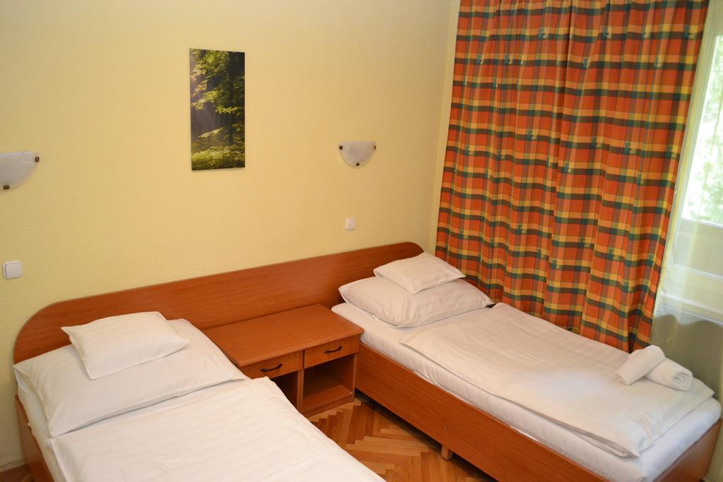 Ezuestfenyo Hotel Telkibánya Eksteriør billede