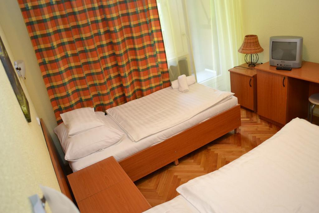 Ezuestfenyo Hotel Telkibánya Eksteriør billede