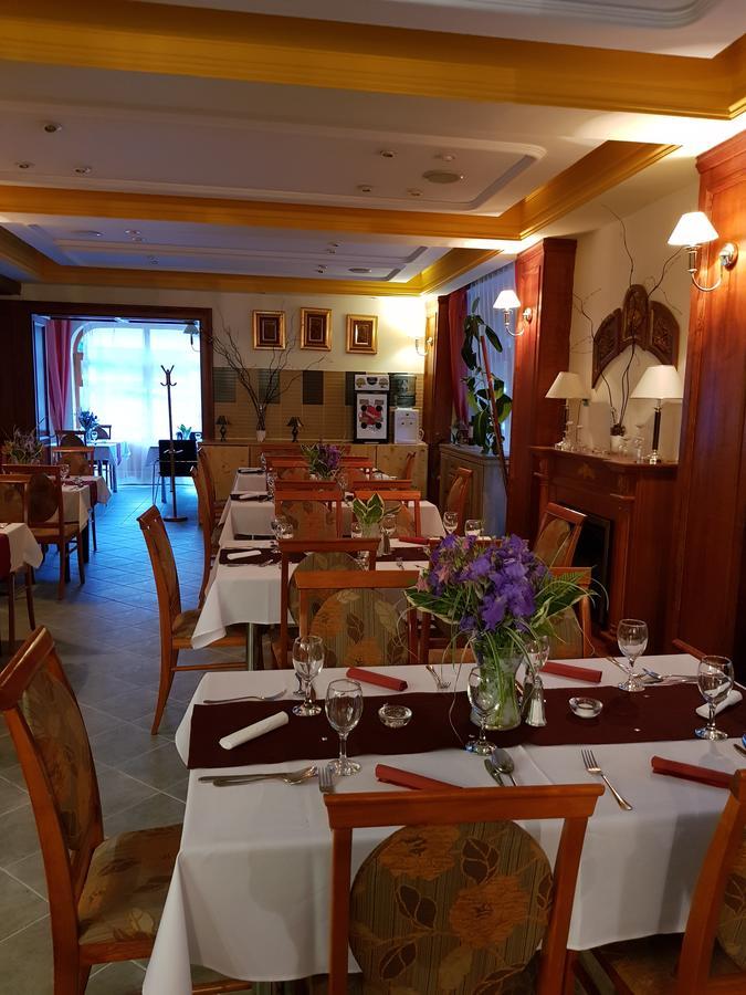 Ezuestfenyo Hotel Telkibánya Eksteriør billede