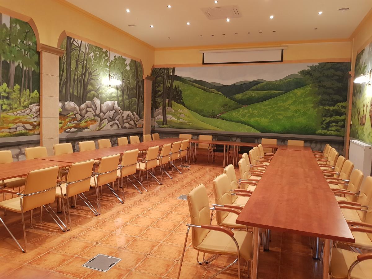 Ezuestfenyo Hotel Telkibánya Eksteriør billede
